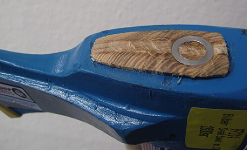 CHANGER LE MANCHE D'UNE HACHE